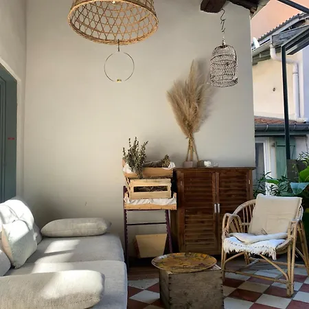 Maison De Charme, Center, Setting فيلة